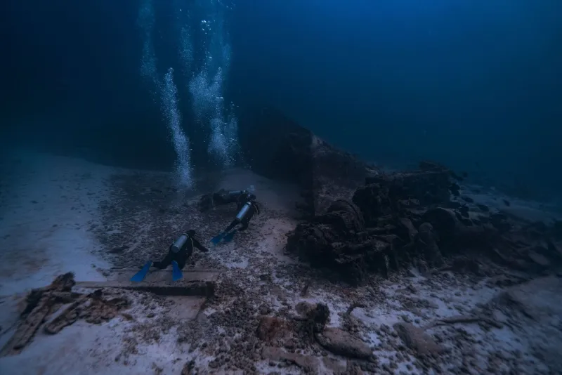 Shooting the Silent Cities: How to Photograph Wrecks Without Silt ing the Shot